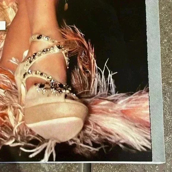 Entertainment Weekly 1/14/11 - Picture 6 of 6